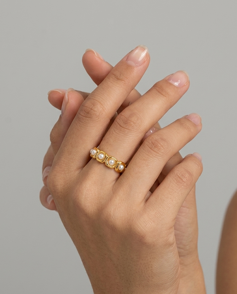 Anillo Ajustable de Eslabones Cuadrados y Perlas