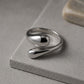 Anillo plateado con terminales en gota