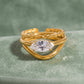 Anillo triple con circonia marquesa y textura torzal