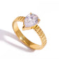 Anillo solitario pera con textura en relieve