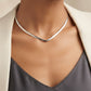 Collar Línea Fluida Plateada
