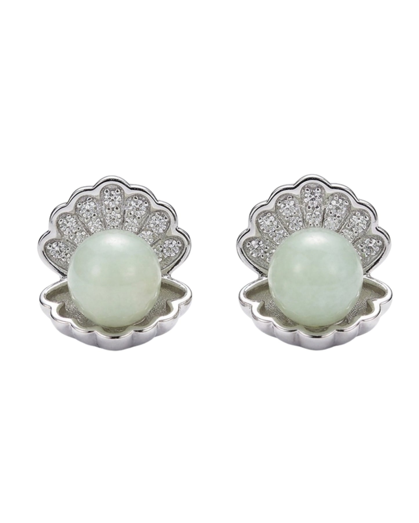 Broqueles de concha marina con perla luminosa en plata