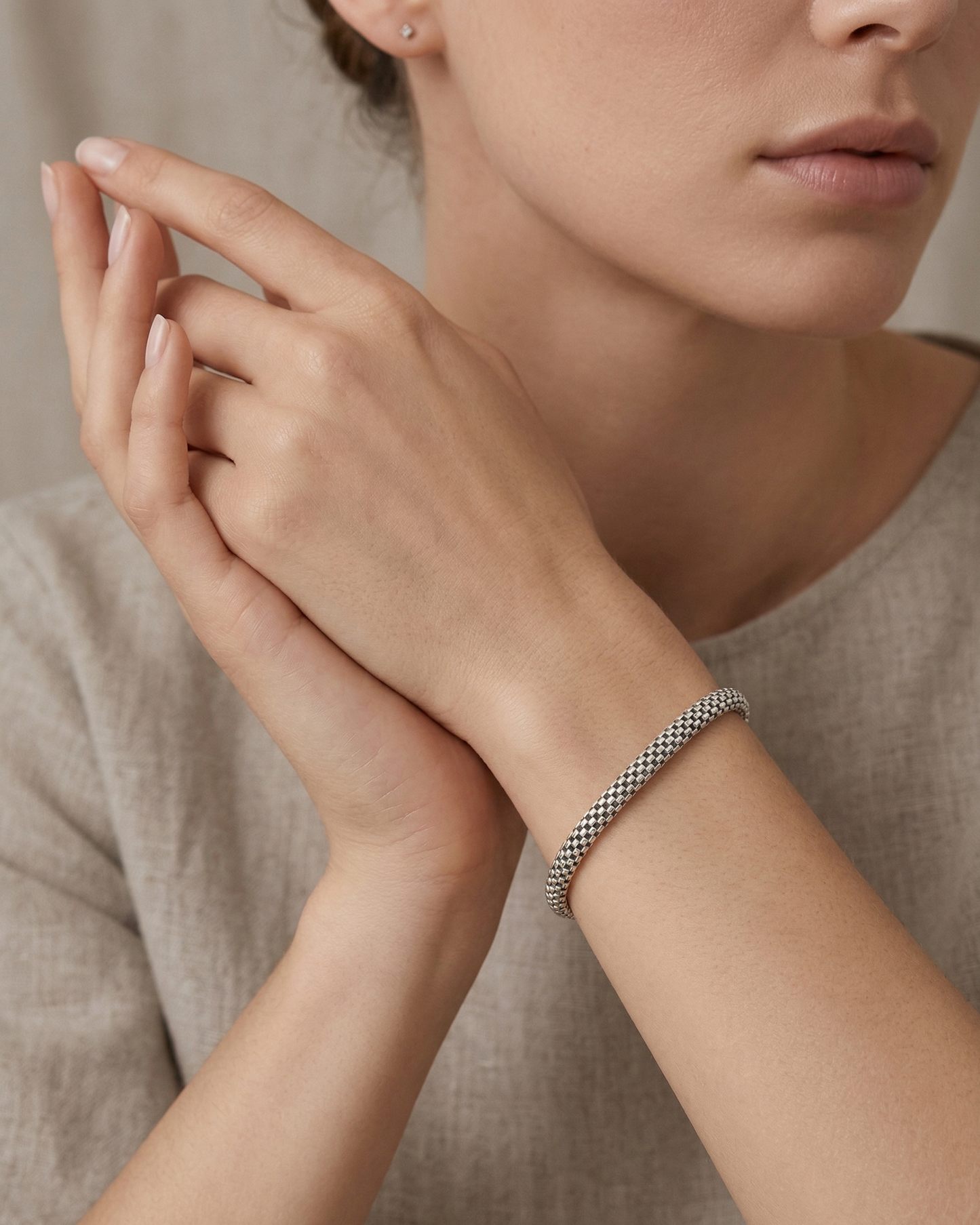 Pulsera de malla flexible con textura de microcubos