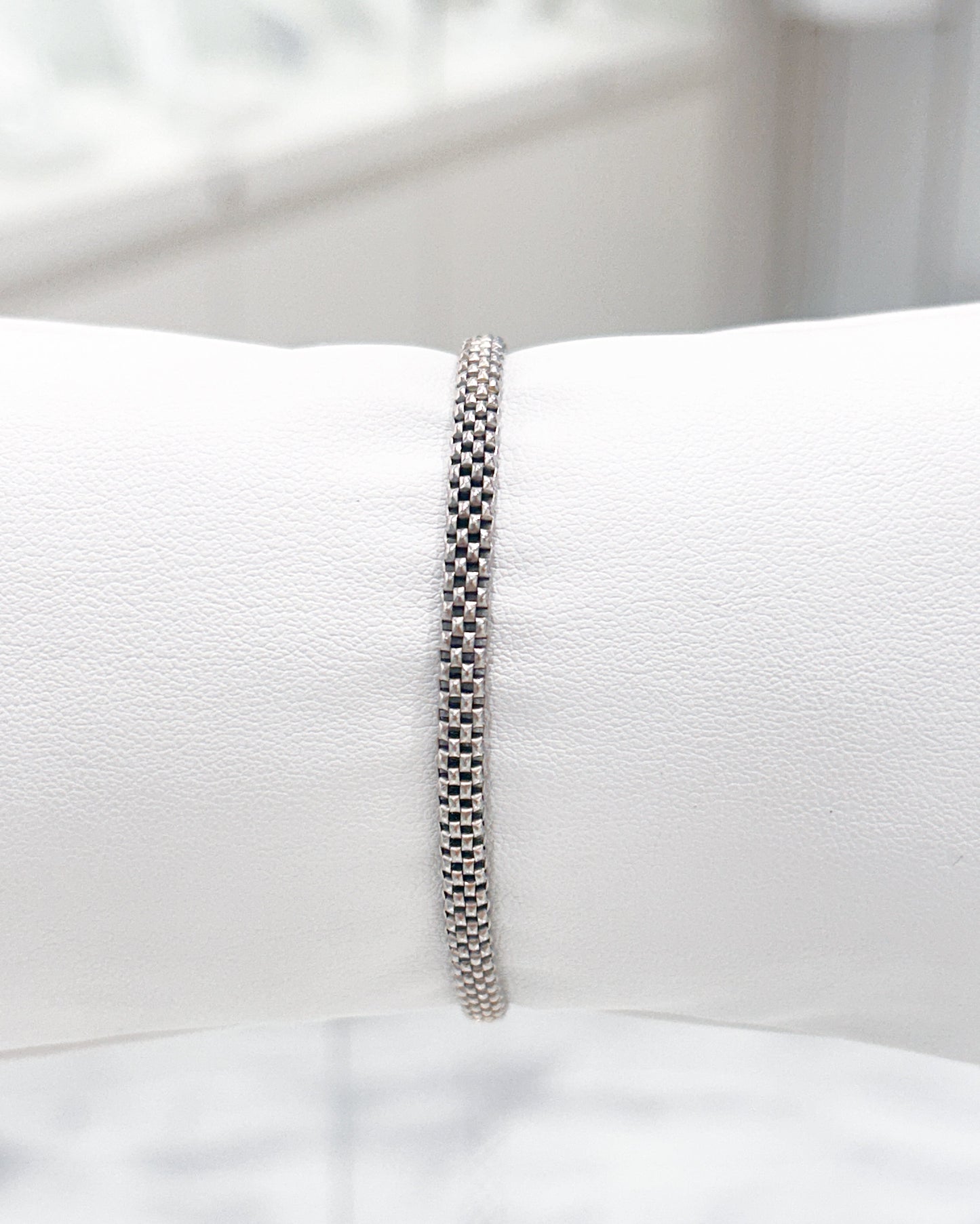 Pulsera de malla flexible con textura de microcubos
