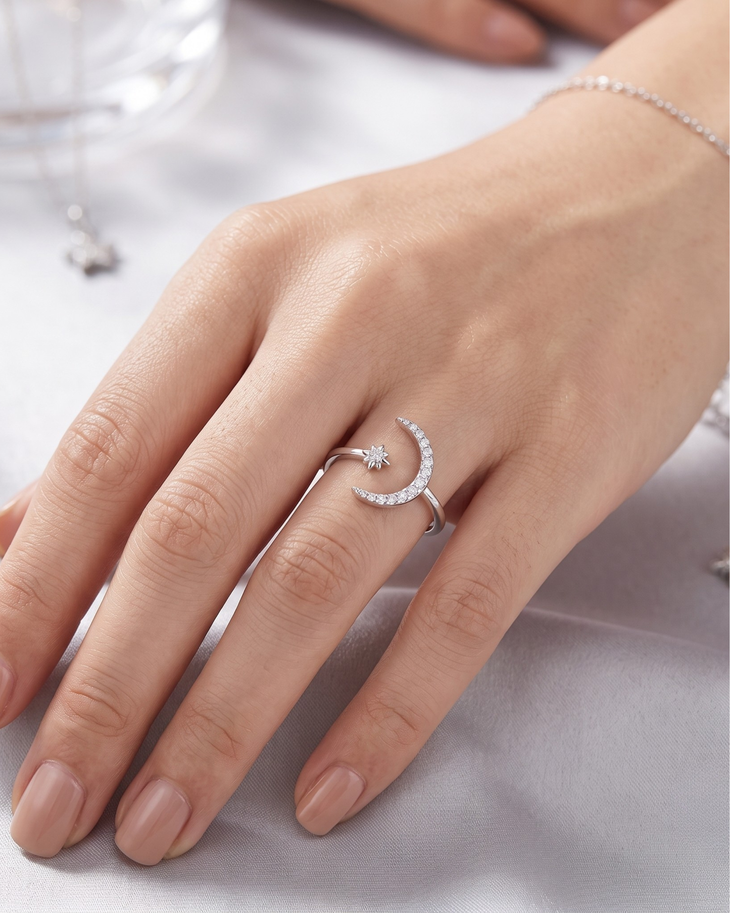 Anillo Abierto de Luna y Estrella con Circonias