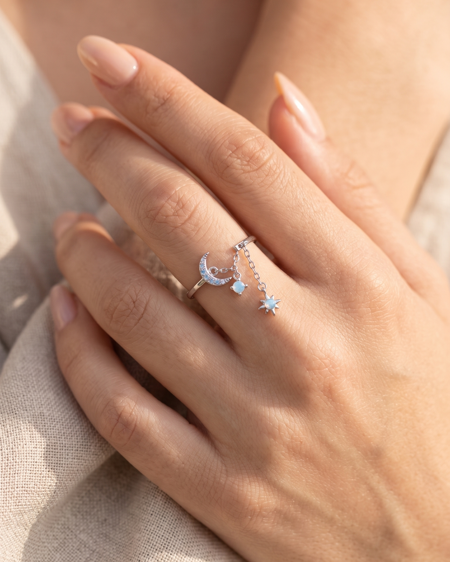 Anillo de Luna y Estrellas Colgantes con Circonias Celestes