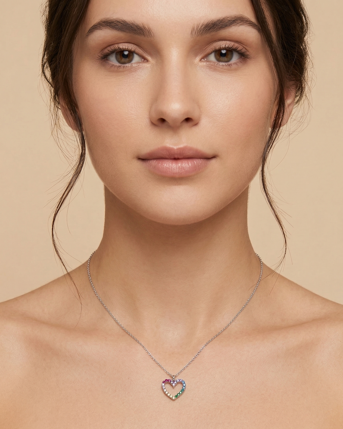 Collar de corazón con cristales arcoíris