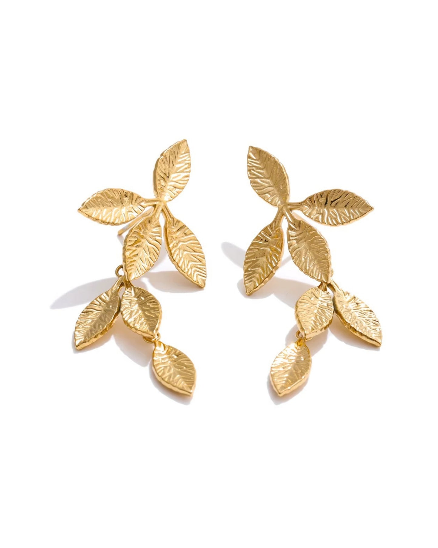 Aretes de Rama de Hojas Esculpidas