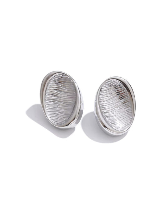 Aretes Plateados Ovalados con Textura de Ola