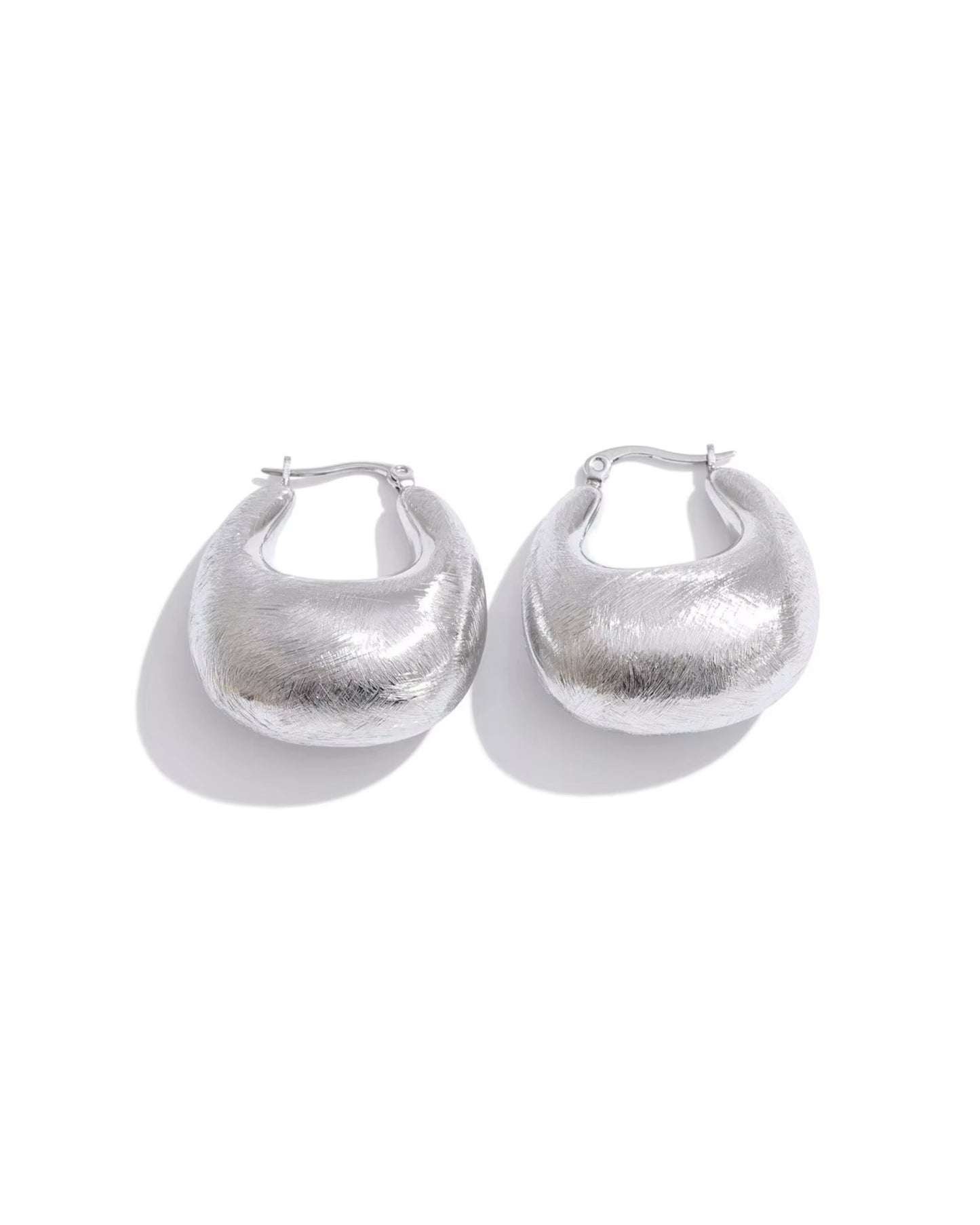 Aretes Plateados Chunky con Textura