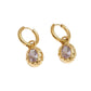 Aretes Huggie con Colgante Ovalado
