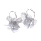 Aretes Plateados con Pétalos de Malla