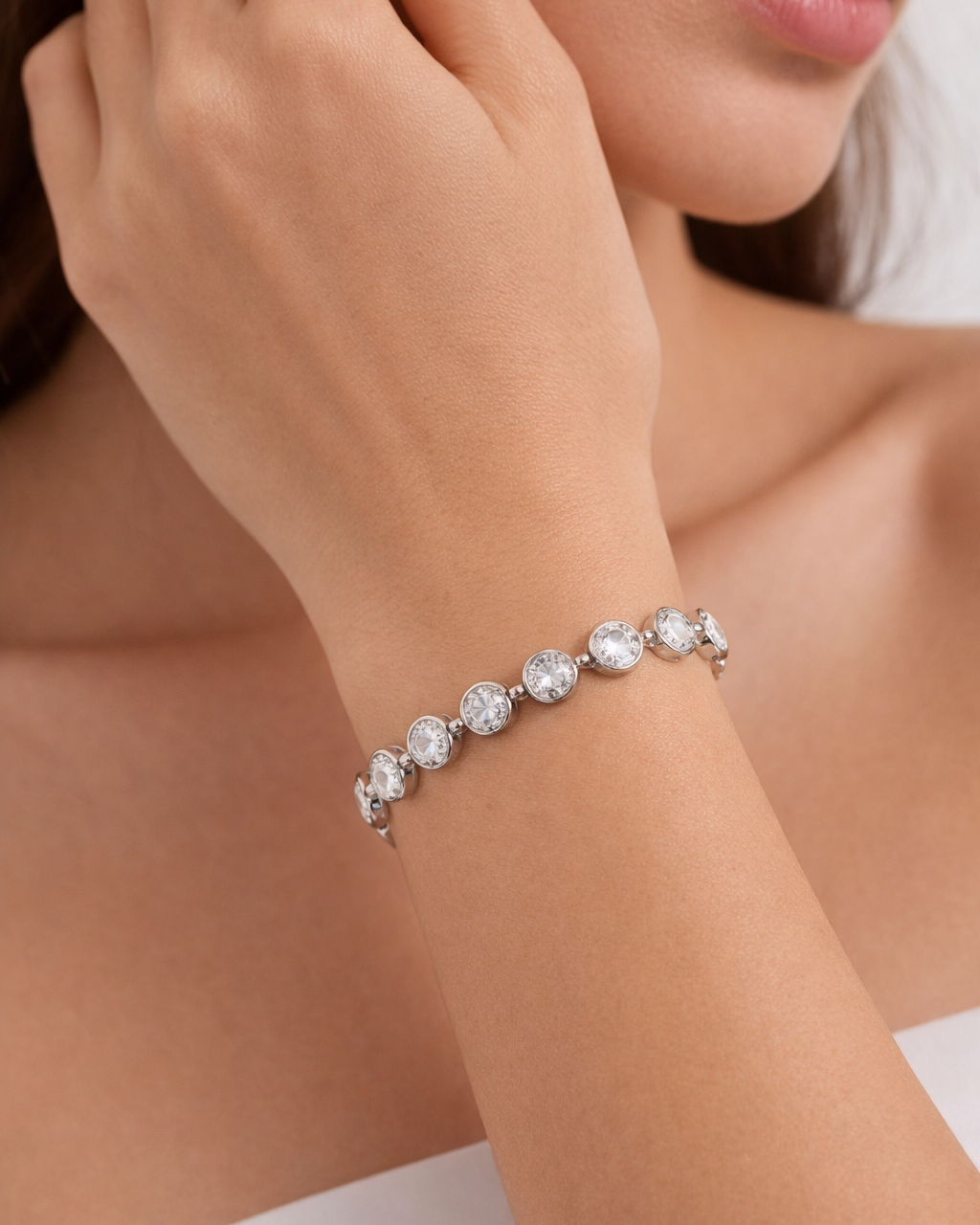 Pulsera con zirconias, color plateado
