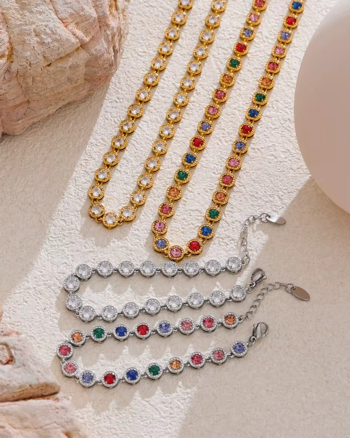 Pulsera con zirconias blancas, color dorado