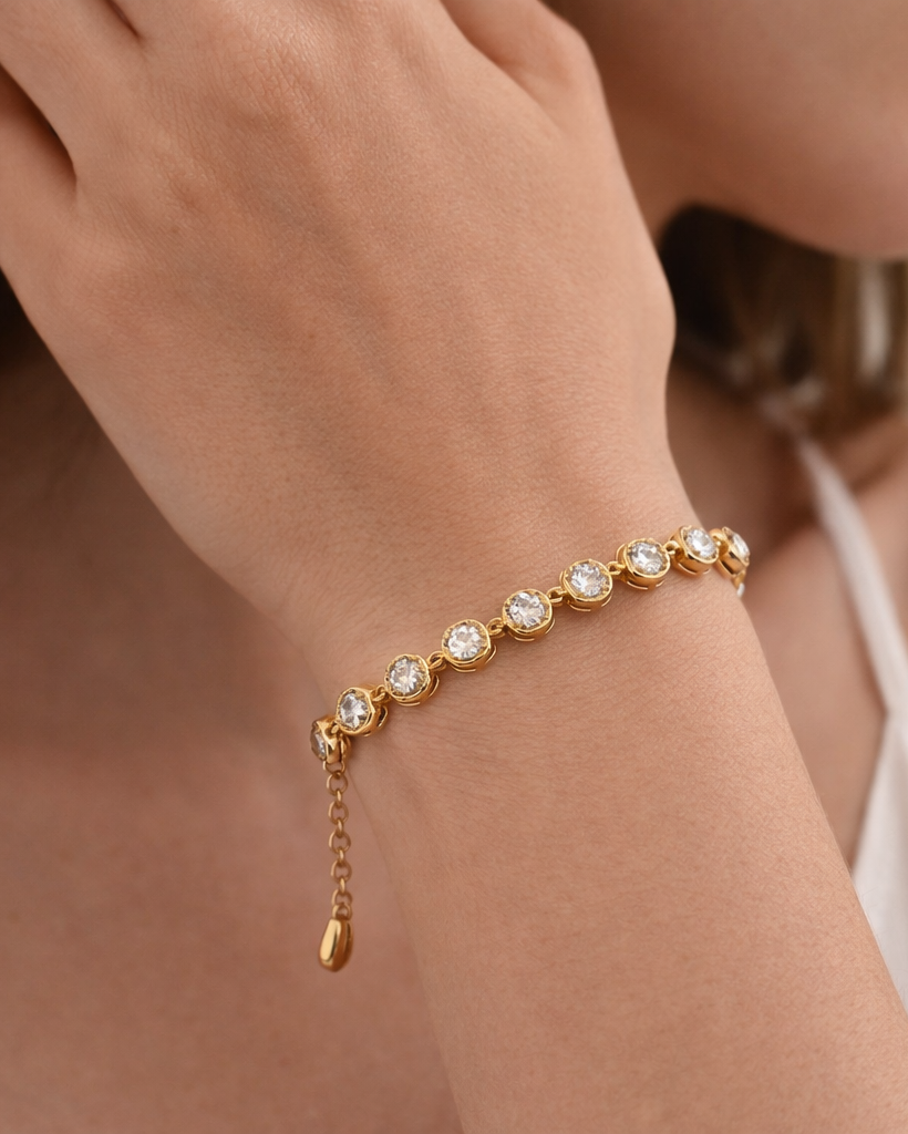 Pulsera con zirconias blancas, color dorado