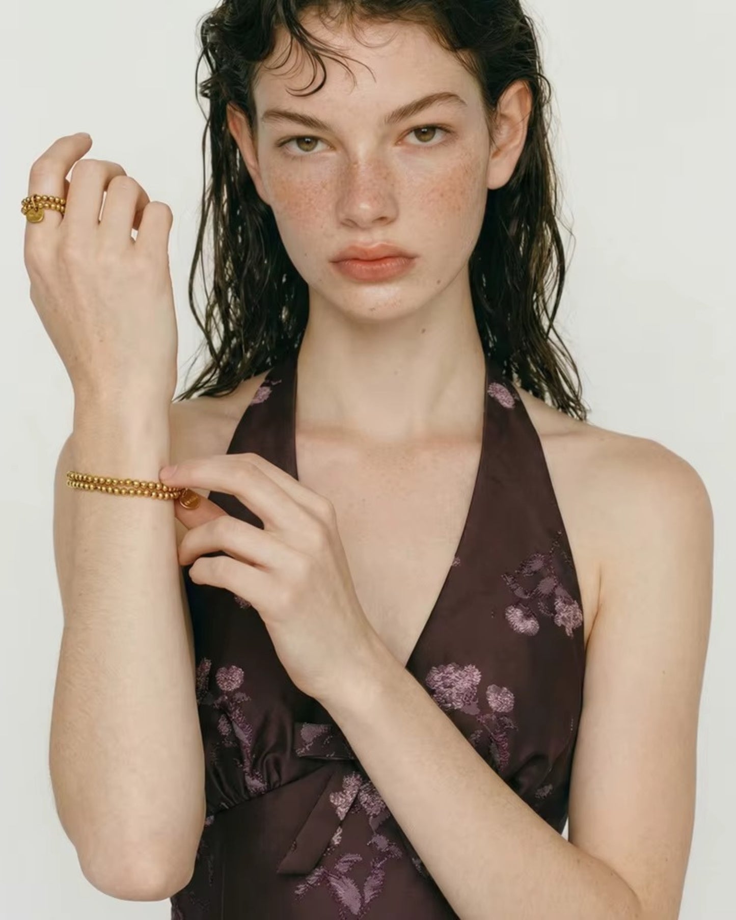 Pulsera Esferas Entrelazadas Doradas