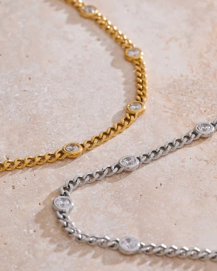 Collar con zirconias, eslabones, color dorado