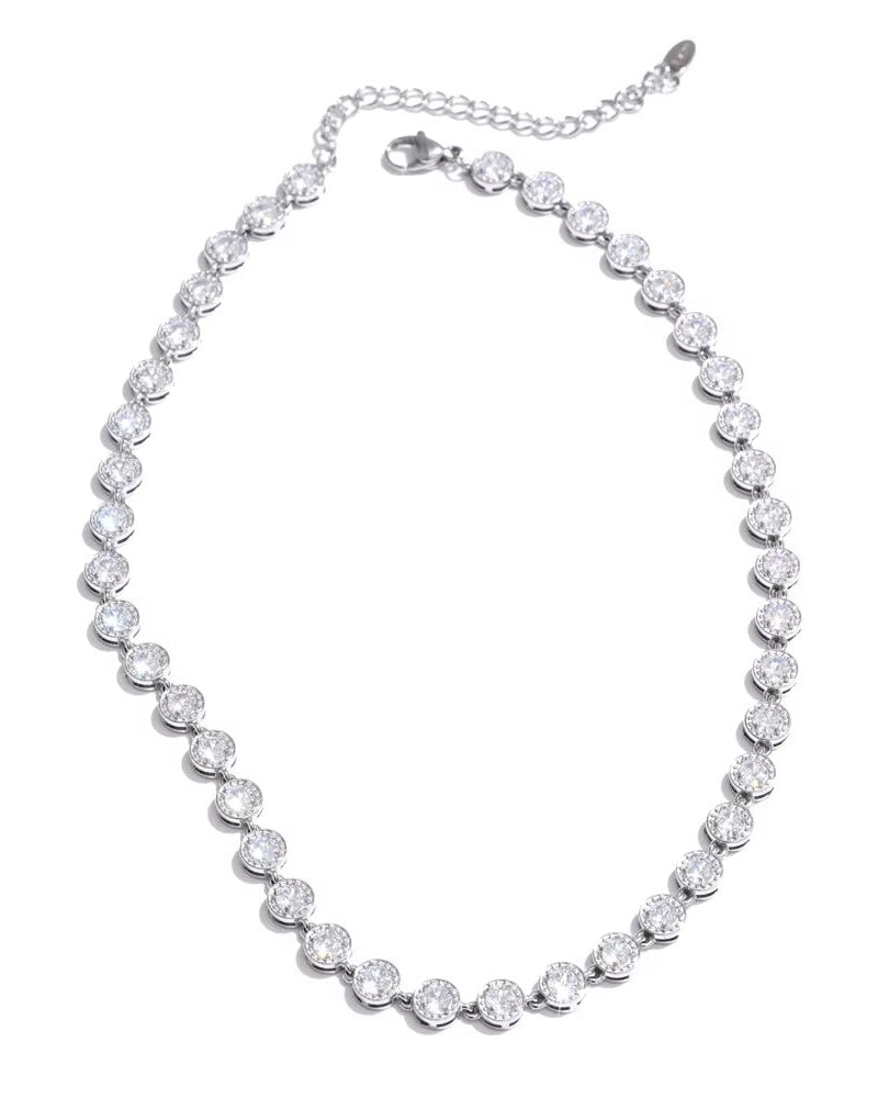 Collar plateado con zirconias