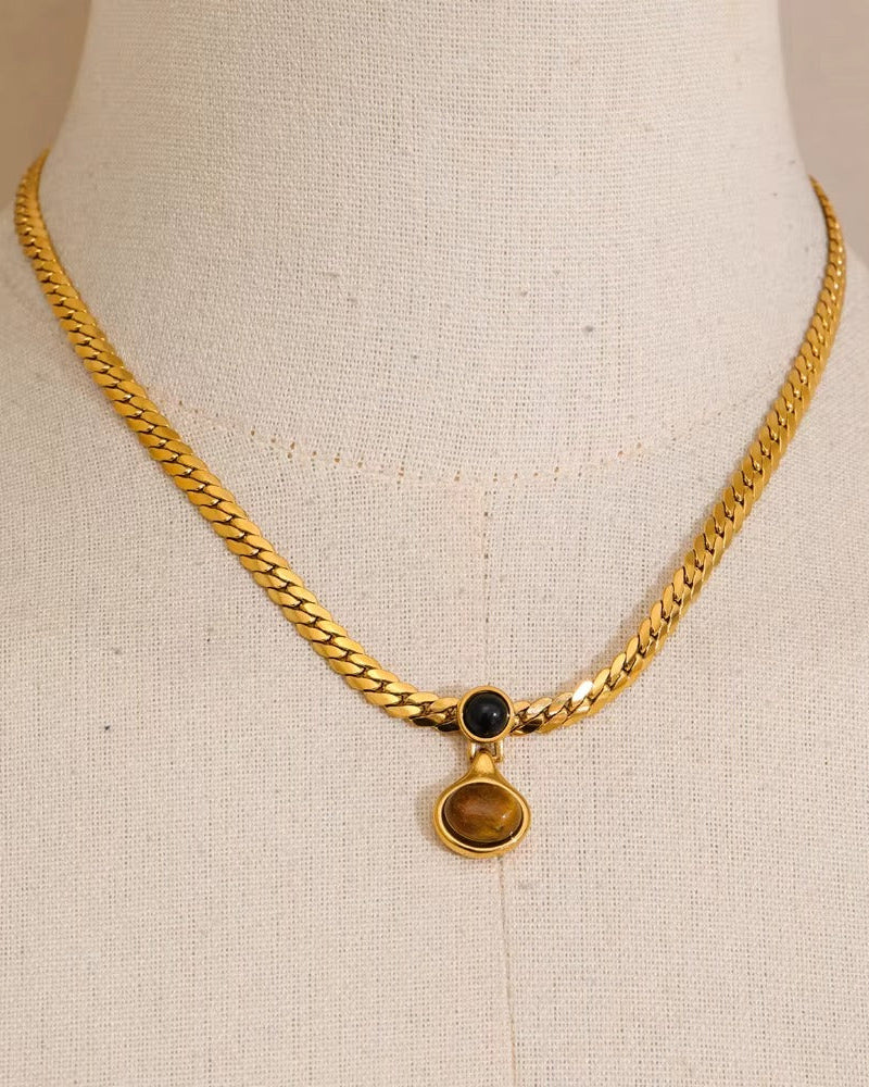 Collar con piedra ojo de tigre, color dorado
