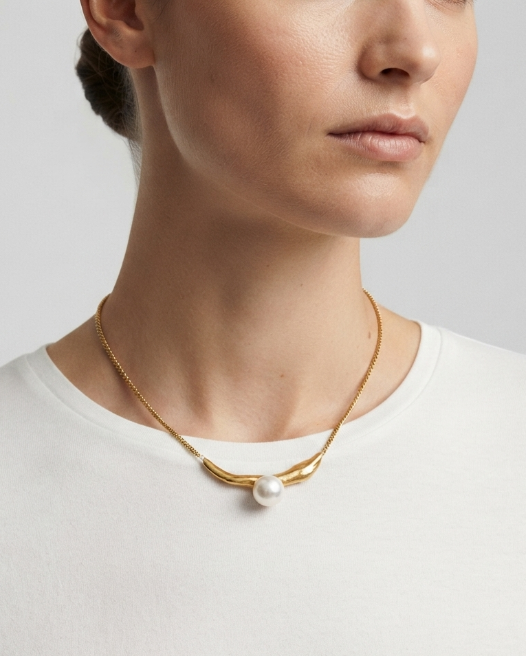 Collar Barra Orgánica con Perla Dorado