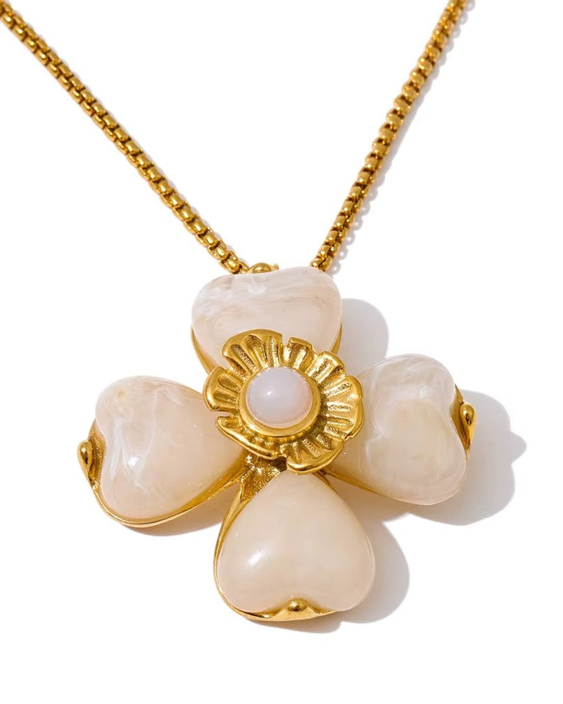 Collar con diseño de flor beige, color dorado