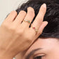 Anillo Delgado con Cristales Multicolor