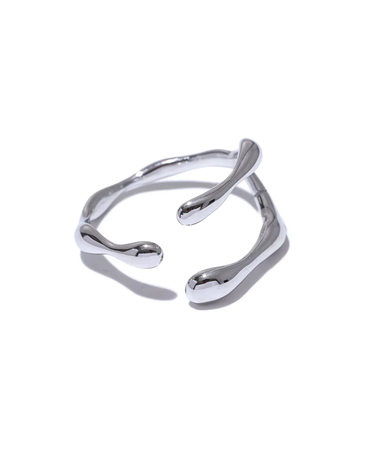 Anillo Plateado de Silueta Abstracta