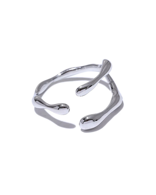 Anillo Plateado de Silueta Abstracta