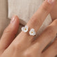 Anillo Abierto con Flores Blancas