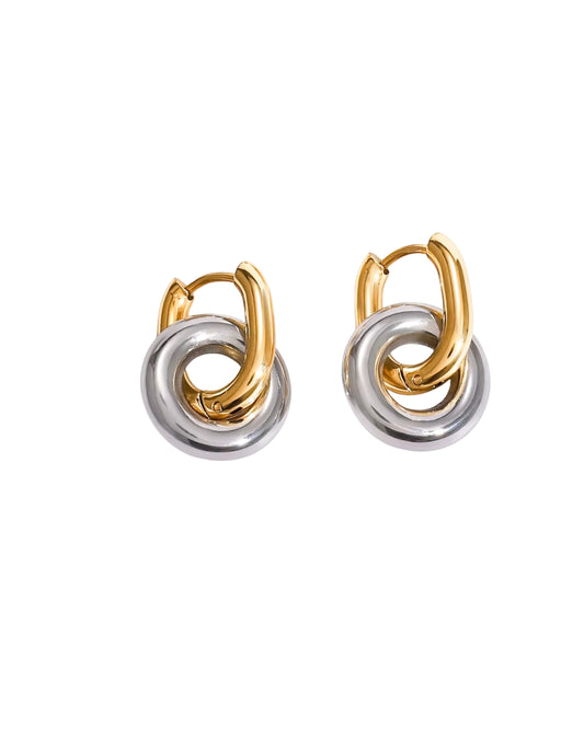 Aretes tipo huggie casuales bicolor de acero inoxidable