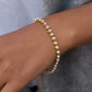 Pulsera dorada con perlas