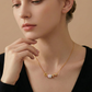 Collar con charms color dorado