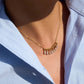 Collar largo dorado con piedras brillantes colgantes