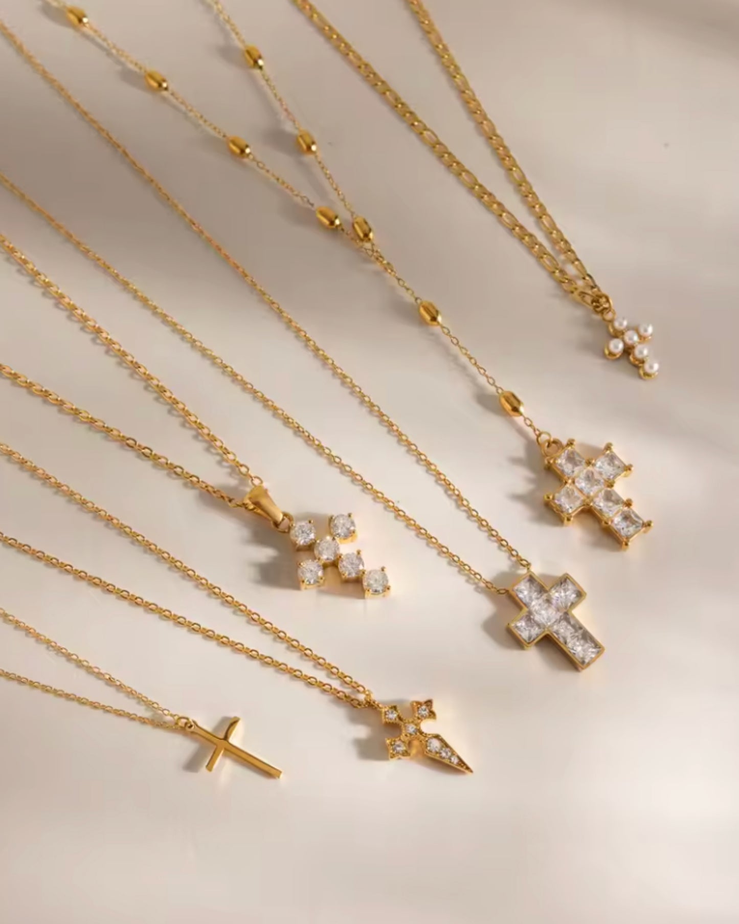 Collar Cruz Atemporal