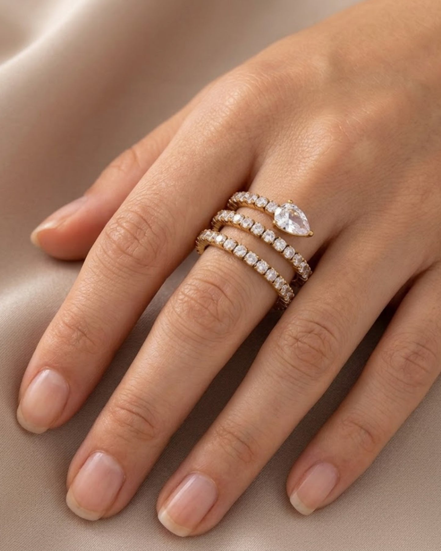 Anillo Espiral con Circonias