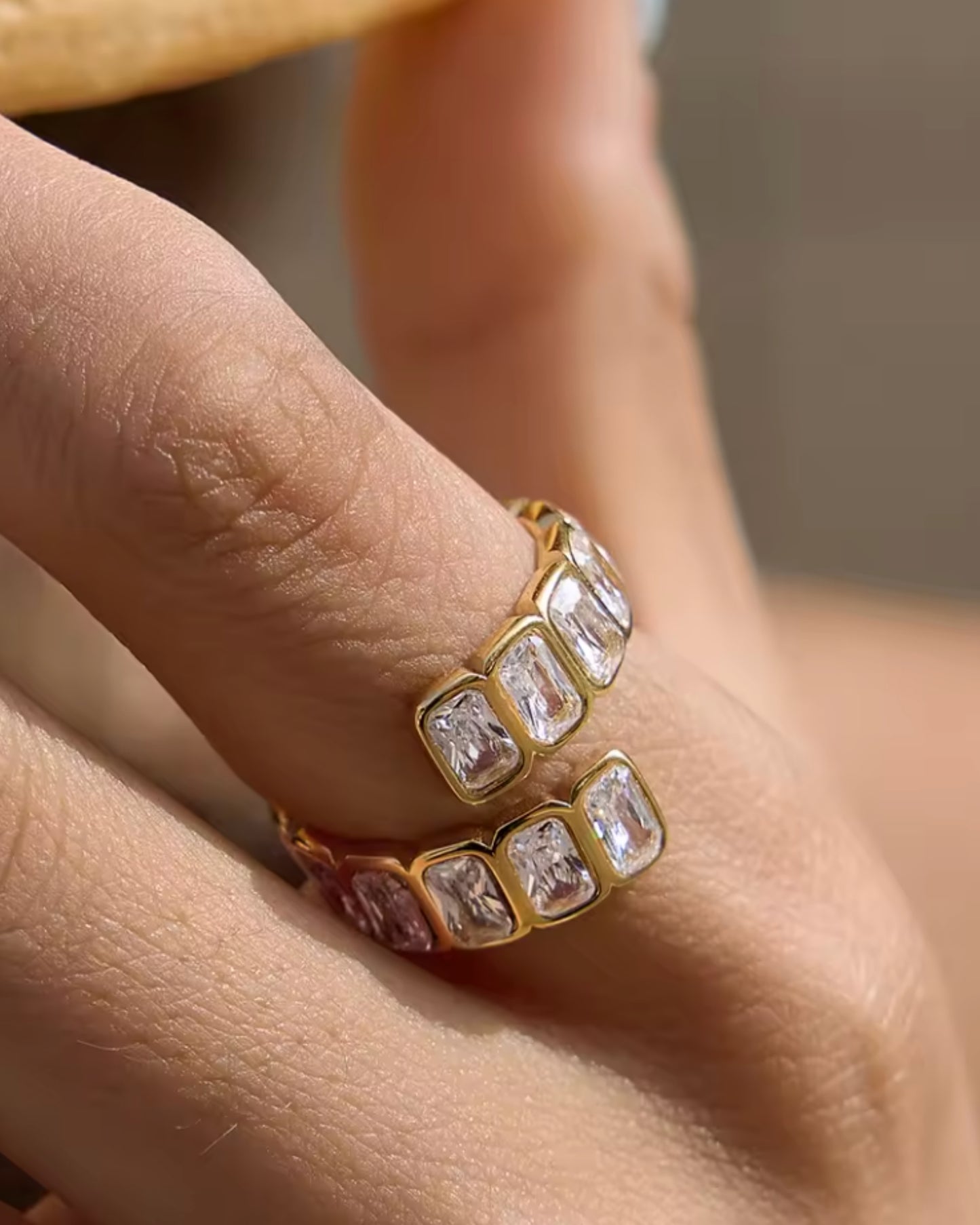 Anillo Abierto de Circonias