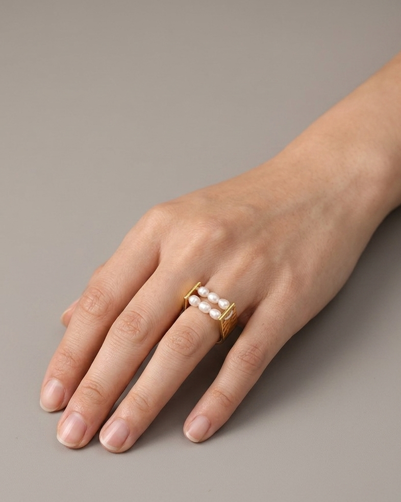 Anillo Sello Cuadrado de Perlas