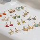 Aretes con cristal tipo studs, color dorado