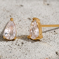 Aretes con cristal tipo studs, color dorado
