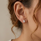 Aretes con cristal tipo studs, color dorado