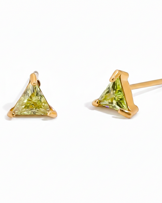 Aretes con cristal verde tipo studs, color dorado