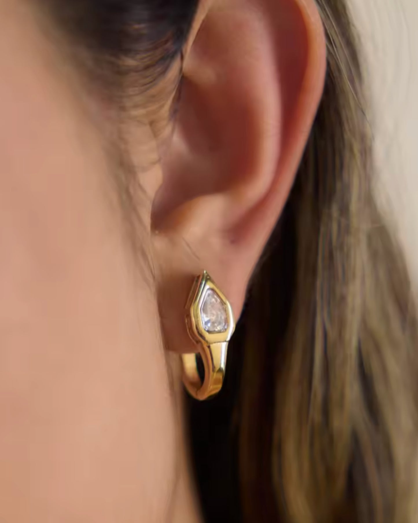 Aretes Silueta Estilizada