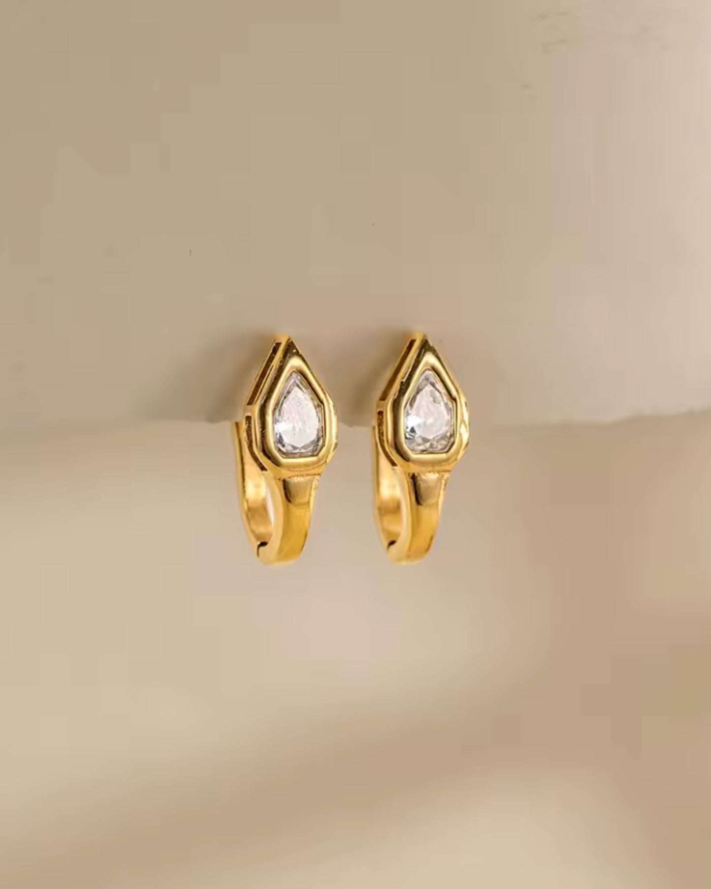 Aretes Silueta Estilizada