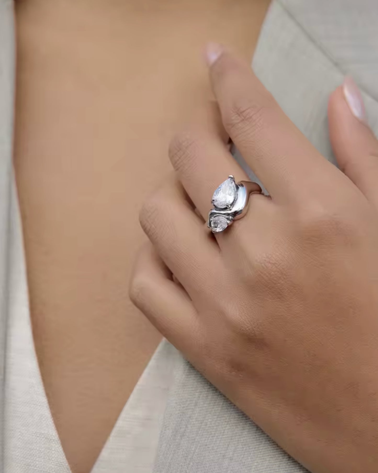 Anillo de Silueta Ondulada