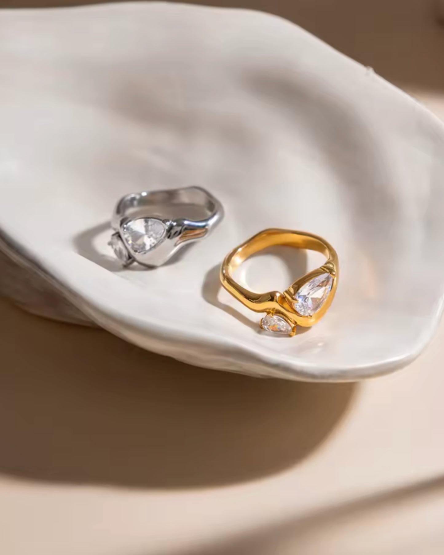 Anillo de Silueta Ondulada