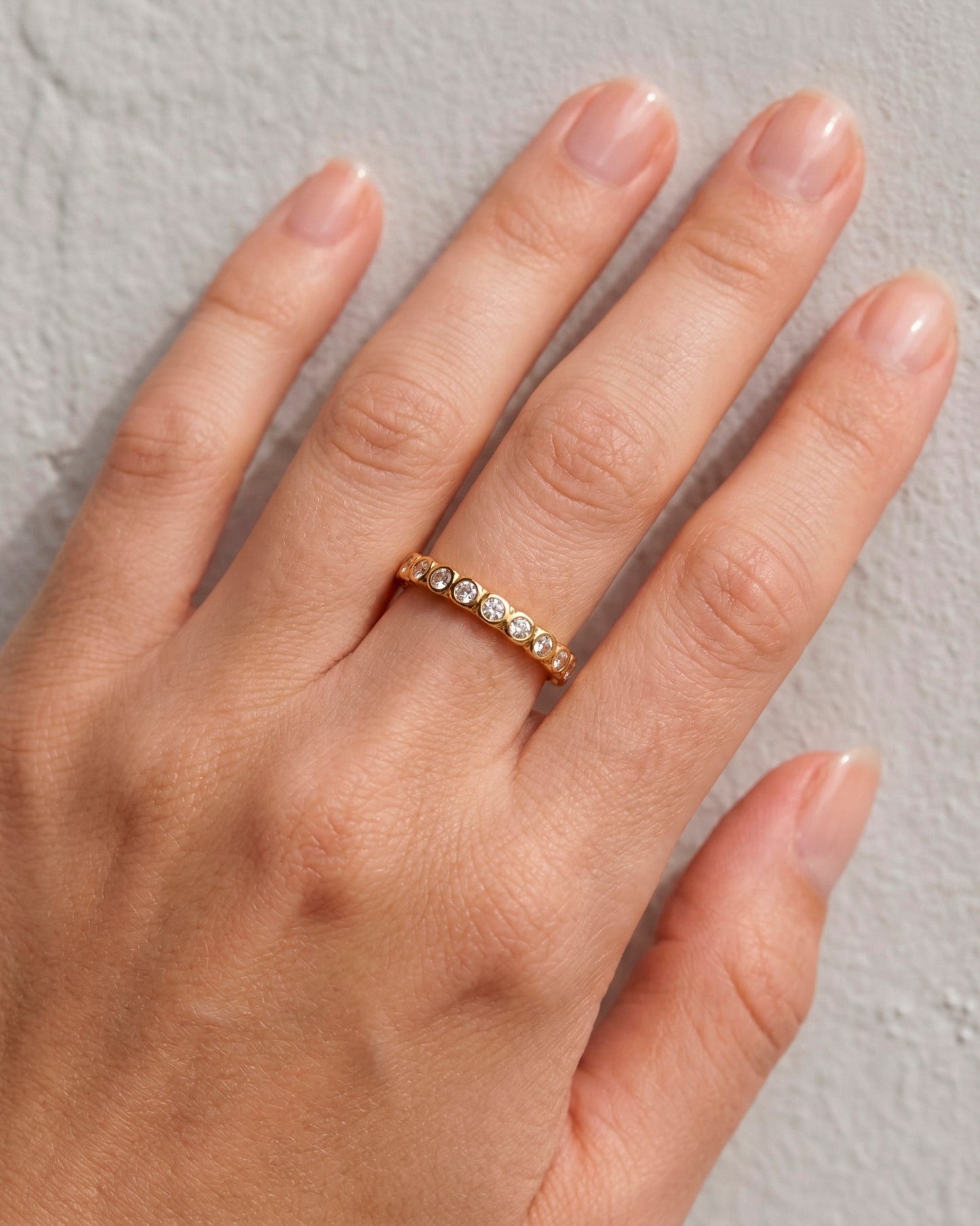 Anillo churumbela en color dorado con piedra zirconia