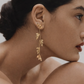 Aretes de hojas colgantes dorado en acero inoxidable